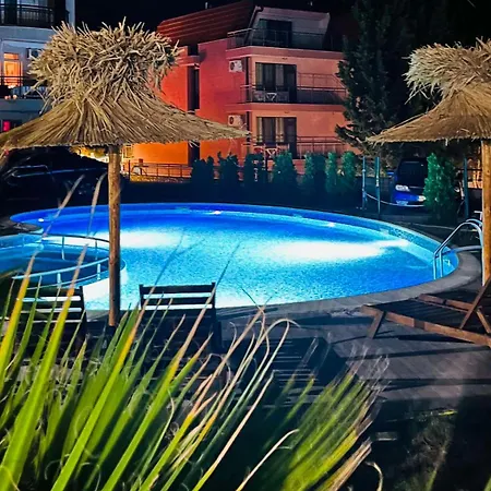 Queen, Saint Vlas, улица черно море 12 * Свети-Влас