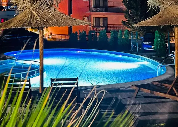 Queen, Saint Vlas, улица черно море 12 * Свети-Влас