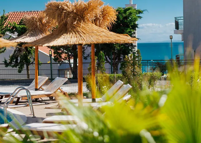 Queen, Saint Vlas, улица черно море 12 *